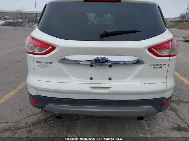 1FMCU9J9XFUA00345 Ford Escape Titanium