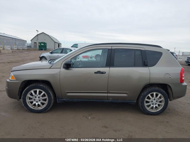 12574892 :رقم المزاد ، 1J8FT47W98D567923 vin ، 2008 Jeep Compass Sport/north مزاد بيع