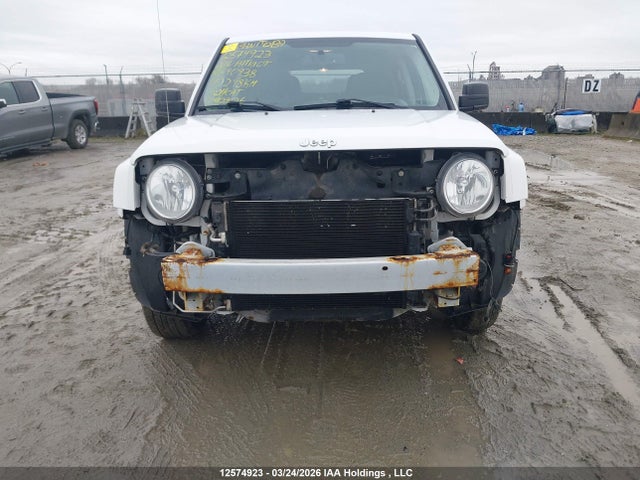 Продажа на аукционе авто 2016 Jeep Patriot, vin: 1C4NJRAB8GD740938, номер лота: 12574923