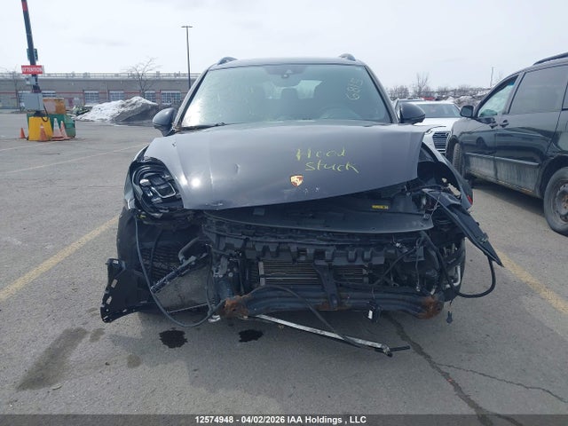 WP1AE2A2XHLA73256 Porsche Cayenne
