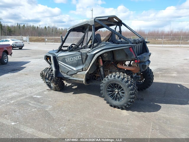 1HFVE052XR4500020 Honda Sxs1000 S2x