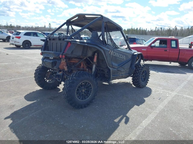 1HFVE052XR4500020 Honda Sxs1000 S2x