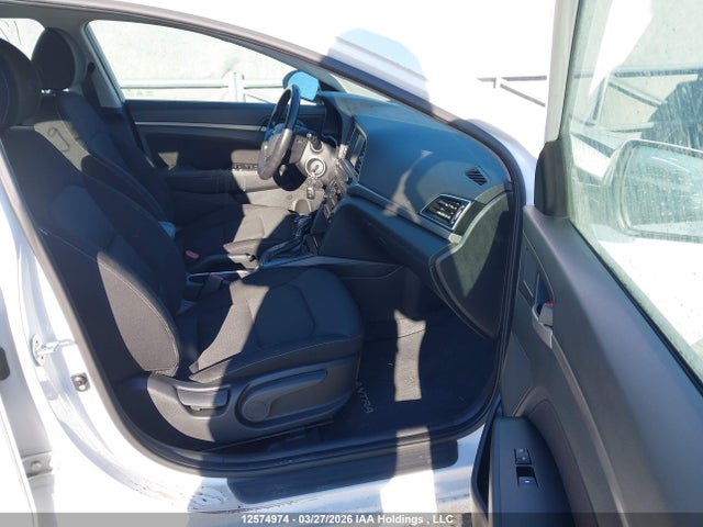 KMHD84LF2HU219575 Hyundai Elantra Se/value/limited
