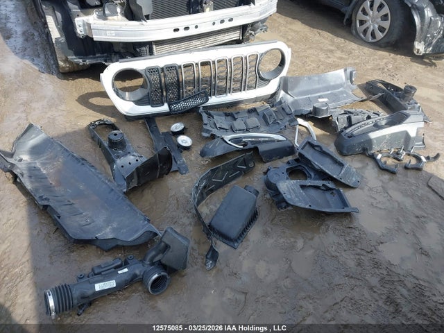 1C4PJXEG3SW656266 Jeep Wrangler Sahara