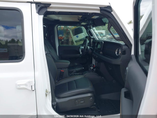 1C4PJXEG3SW656266 Jeep Wrangler Sahara