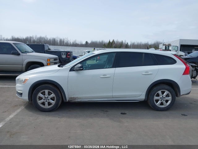 YV4612HL8F1001026 Volvo V60 Cross Country Premier+