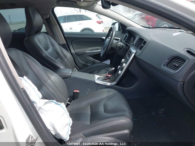YV4612HL8F1001026 Volvo V60 Cross Country Premier+