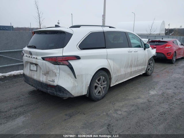 5TDGSKFC7NS041719 Toyota Sienna