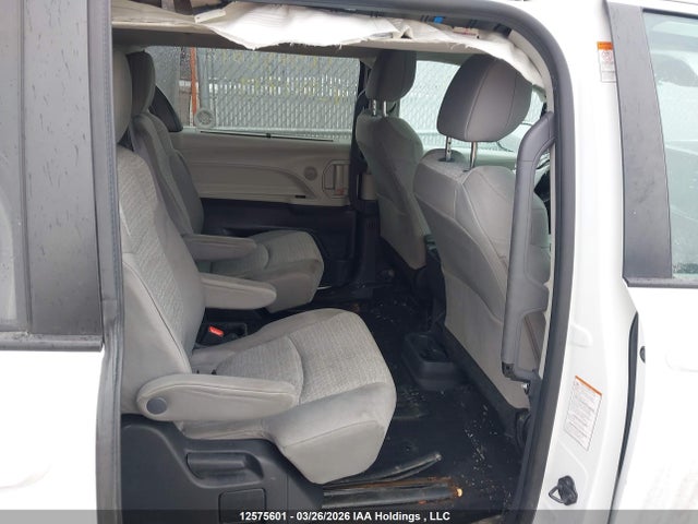 5TDGSKFC7NS041719 Toyota Sienna