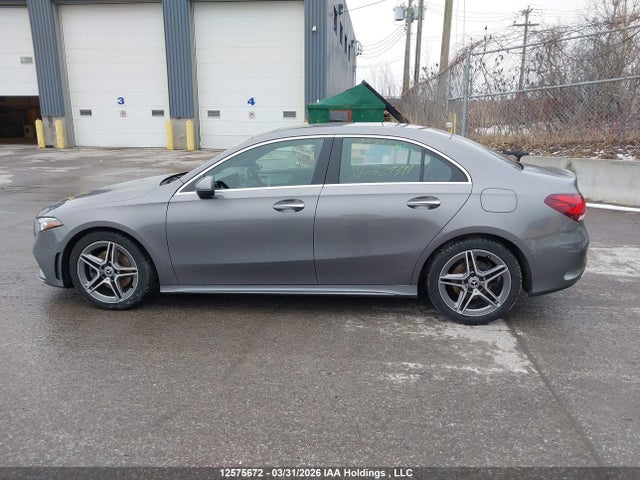 W1K3G4FB7NJ329391 Mercedes-Benz A 220 4matic