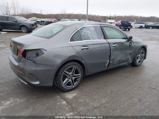 W1K3G4FB7NJ329391 Mercedes-Benz A 220 4matic