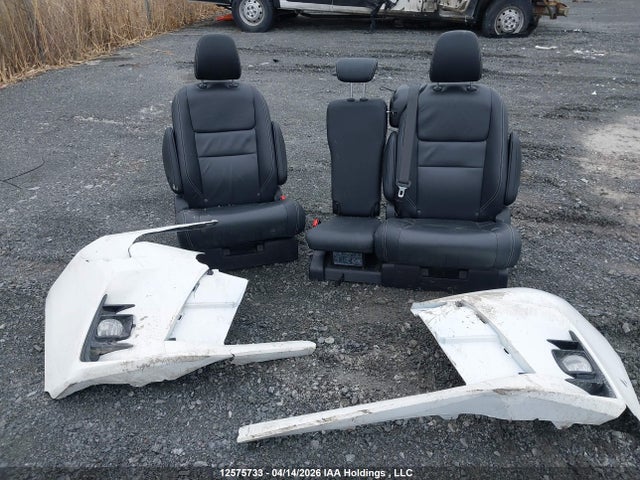 5TDXZ3DC6LS061171 Toyota Sienna Se 8-passenger