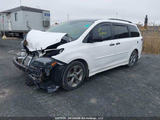 5TDXZ3DC6LS061171 Toyota Sienna Se 8-passenger