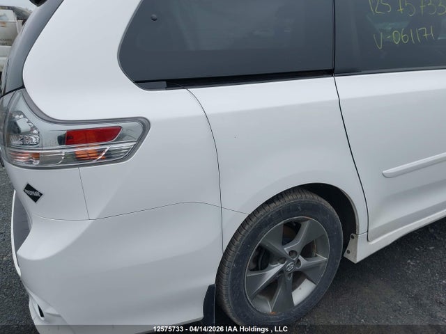 5TDXZ3DC6LS061171 Toyota Sienna Se 8-passenger