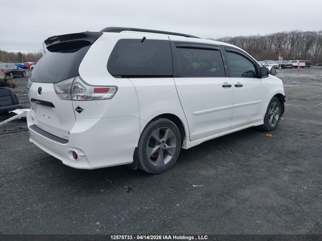 5TDXZ3DC6LS061171 Toyota Sienna Se 8-passenger