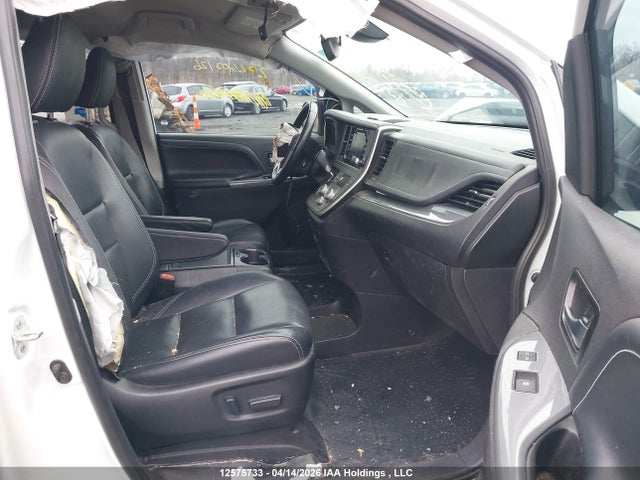5TDXZ3DC6LS061171 Toyota Sienna Se 8-passenger