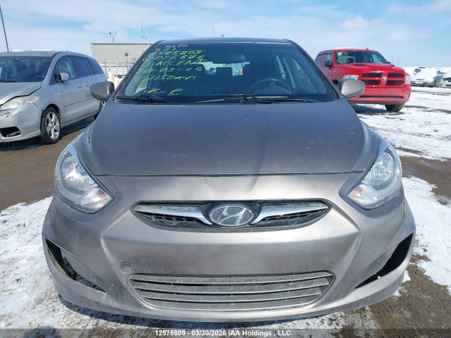 2013 Hyundai Accent Gl მანქანა იყიდება აუქციონზე, vin: KMHCT5AE5DU095676, აუქციონის ნომერი: 12575809