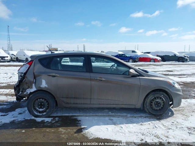 2013 Hyundai Accent Gl მანქანა იყიდება აუქციონზე, vin: KMHCT5AE5DU095676, აუქციონის ნომერი: 12575809