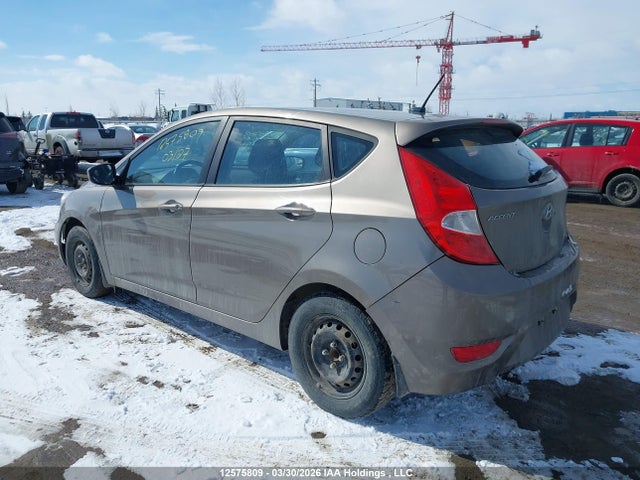 2013 Hyundai Accent Gl მანქანა იყიდება აუქციონზე, vin: KMHCT5AE5DU095676, აუქციონის ნომერი: 12575809