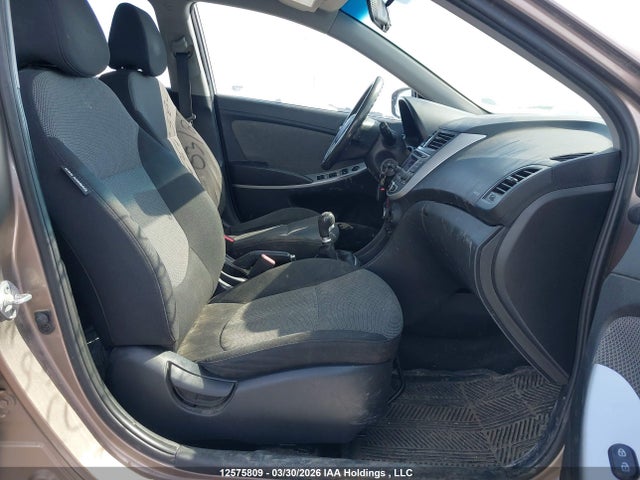 2013 Hyundai Accent Gl მანქანა იყიდება აუქციონზე, vin: KMHCT5AE5DU095676, აუქციონის ნომერი: 12575809