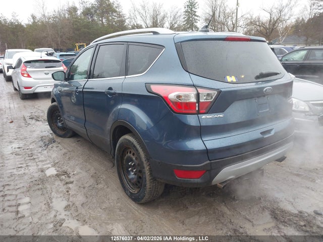 1FMCU9J9XJUC65114 Ford Escape Titanium