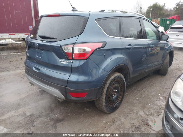 1FMCU9J9XJUC65114 Ford Escape Titanium