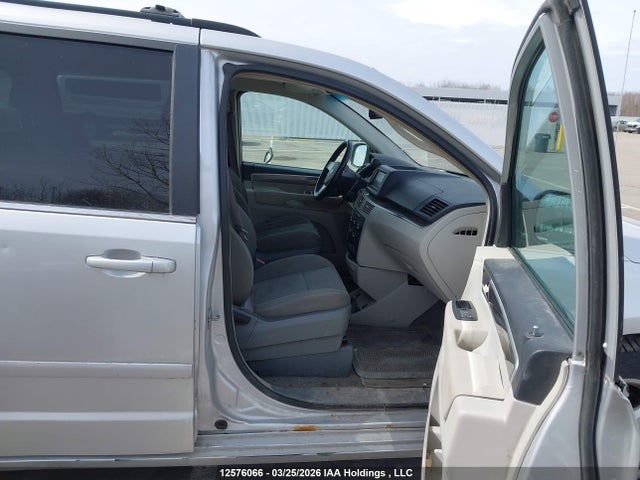12576066 :رقم المزاد ، 2V4RW3DX4AR260915 vin ، 2010 Volkswagen Routan مزاد بيع