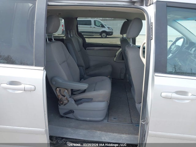 12576066 :رقم المزاد ، 2V4RW3DX4AR260915 vin ، 2010 Volkswagen Routan مزاد بيع