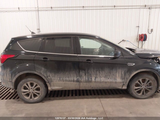 Продаж на аукціоні авто 2019 Ford Escape Se, vin: 1FMCU9GD3KUC13305, номер лоту: 12576137