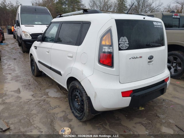 12576363 :رقم المزاد ، KNDJT2A25A7152937 vin ، 2010 Kia Soul +/!/sport مزاد بيع