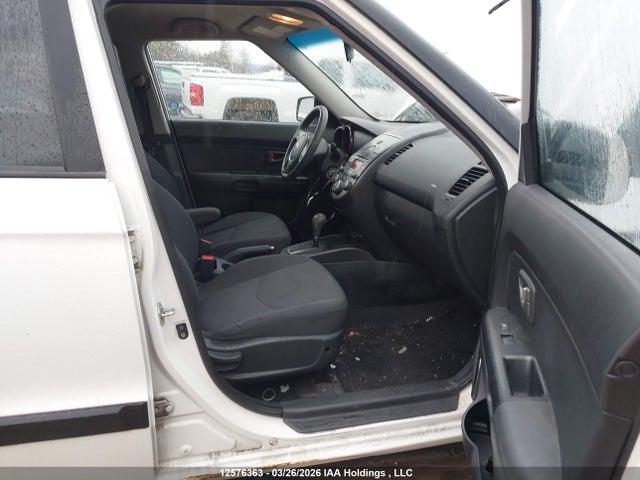 12576363 :رقم المزاد ، KNDJT2A25A7152937 vin ، 2010 Kia Soul +/!/sport مزاد بيع