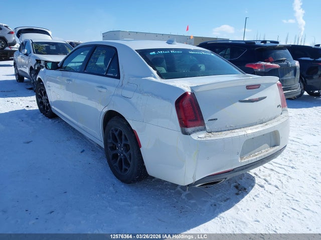 Продажа на аукционе авто 2022 Chrysler 300 S, vin: 2C3CCAGG0NH154700, номер лота: 12576364