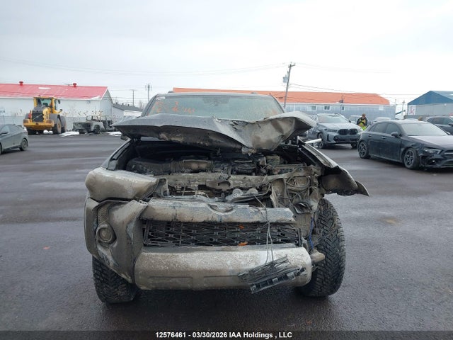 12576461 :رقم المزاد ، JTEBU5JR2J5494935 vin ، 2018 Toyota 4runner Sr5 مزاد بيع