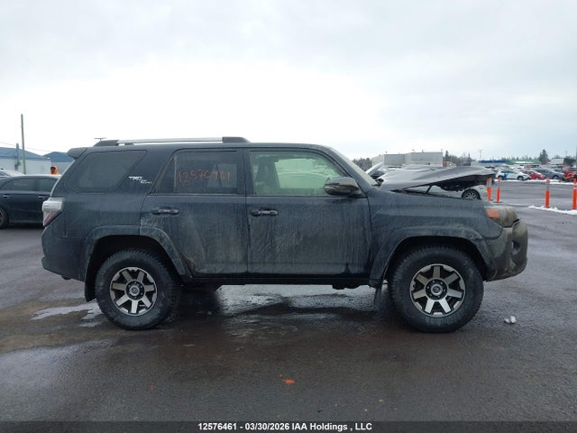 12576461 :رقم المزاد ، JTEBU5JR2J5494935 vin ، 2018 Toyota 4runner Sr5 مزاد بيع