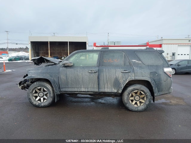 12576461 :رقم المزاد ، JTEBU5JR2J5494935 vin ، 2018 Toyota 4runner Sr5 مزاد بيع