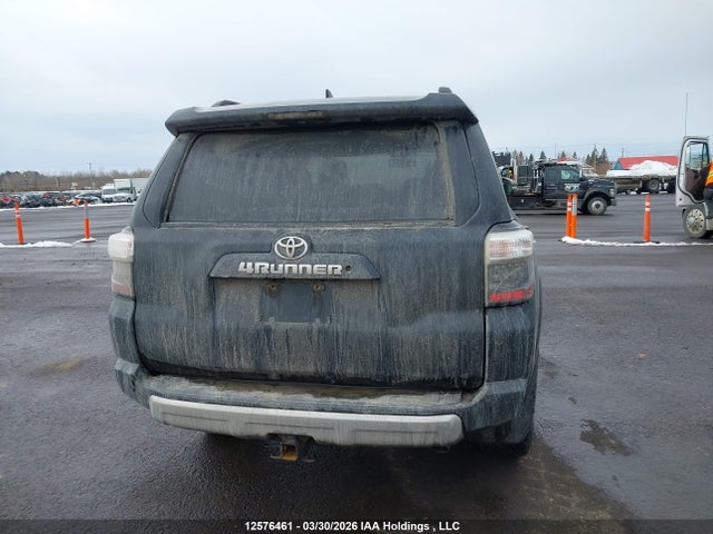 12576461 :رقم المزاد ، JTEBU5JR2J5494935 vin ، 2018 Toyota 4runner Sr5 مزاد بيع