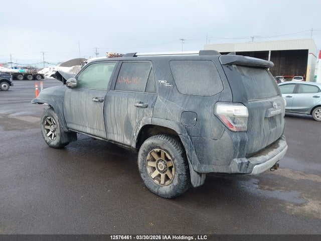 12576461 :رقم المزاد ، JTEBU5JR2J5494935 vin ، 2018 Toyota 4runner Sr5 مزاد بيع