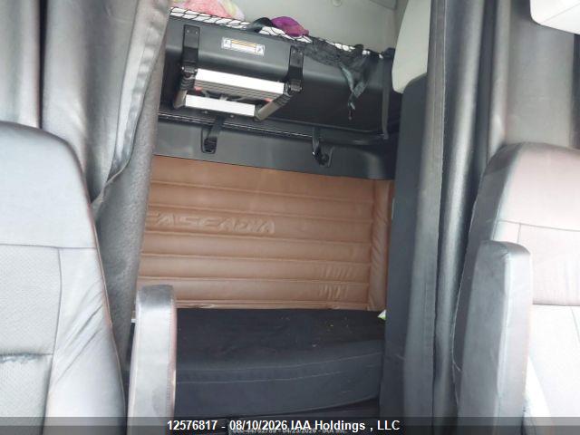 Freightliner Cascadia 126 2020 1FUJHHDR0LLKW9633 Image 7