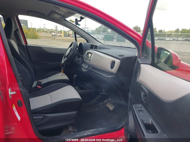 12576869 :رقم المزاد ، JTDKTUD39DD557547 vin ، 2013 Toyota Yaris مزاد بيع
