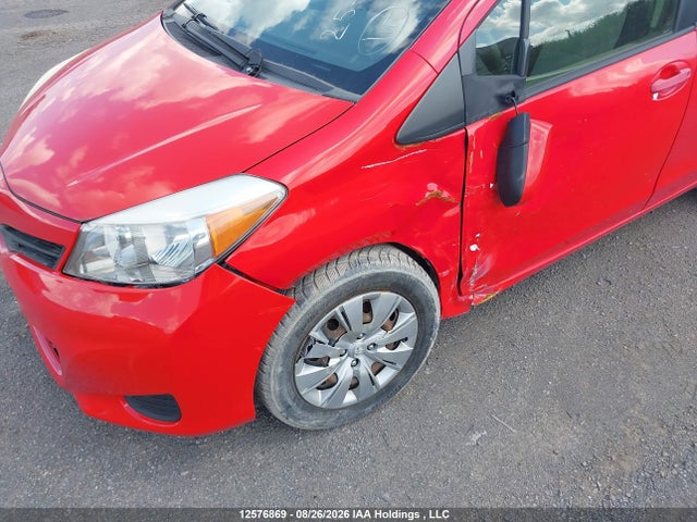 12576869 :رقم المزاد ، JTDKTUD39DD557547 vin ، 2013 Toyota Yaris مزاد بيع