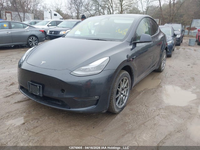 Tesla Model Y Long Range 2025 7SAYGDEE2SF276360 Image 2