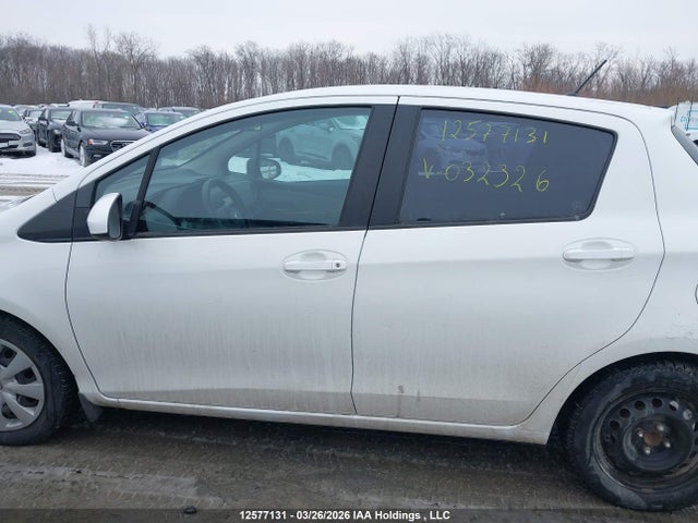 VNKKTUD34FA032326 Toyota YARIS LE