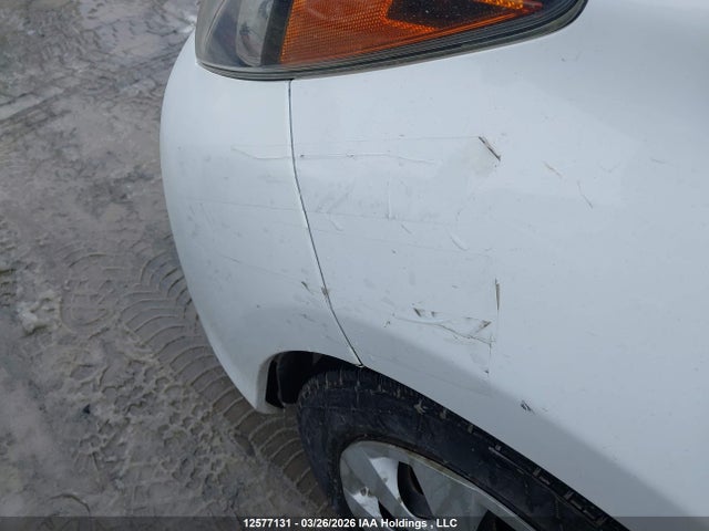 VNKKTUD34FA032326 Toyota YARIS LE