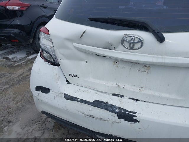 VNKKTUD34FA032326 Toyota YARIS LE