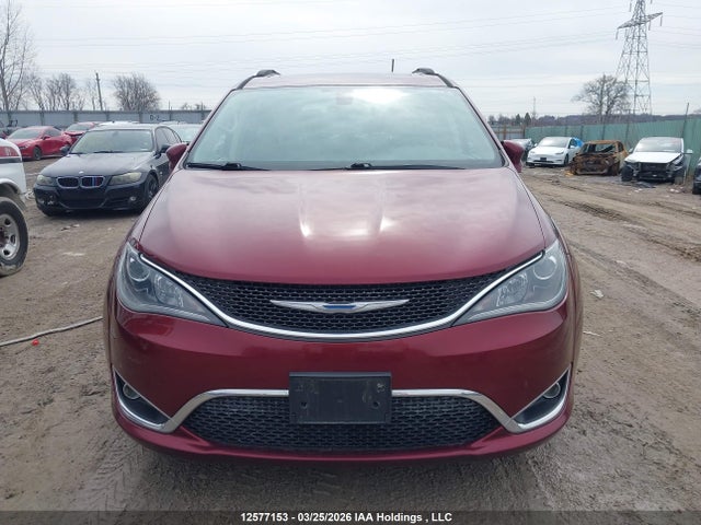 2017 Chrysler Pacifica Touring-l Plus მანქანა იყიდება აუქციონზე, vin: 2C4RC1EG3HR556024, აუქციონის ნომერი: 12577153