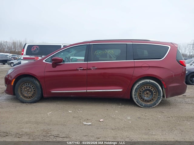 2017 Chrysler Pacifica Touring-l Plus მანქანა იყიდება აუქციონზე, vin: 2C4RC1EG3HR556024, აუქციონის ნომერი: 12577153