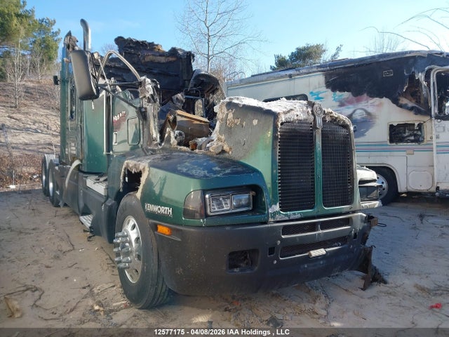 12577175 :رقم المزاد ، 1XKADR9X3YR957893 vin ، 2000 Kenworth T600 مزاد بيع