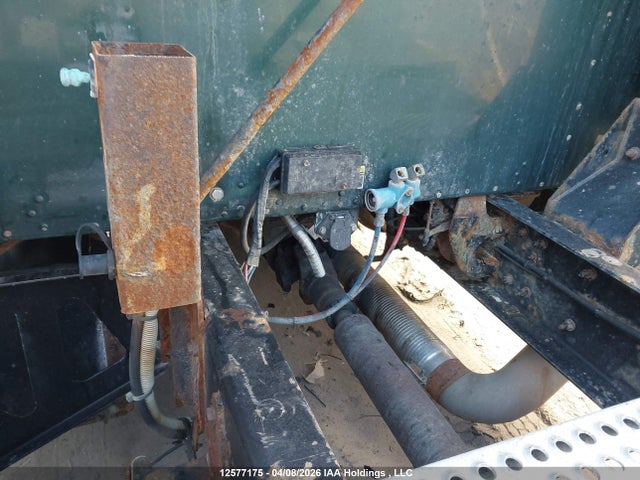 12577175 :رقم المزاد ، 1XKADR9X3YR957893 vin ، 2000 Kenworth T600 مزاد بيع