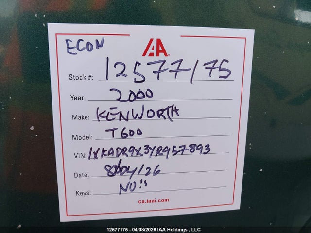 12577175 :رقم المزاد ، 1XKADR9X3YR957893 vin ، 2000 Kenworth T600 مزاد بيع