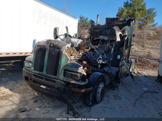 12577175 :رقم المزاد ، 1XKADR9X3YR957893 vin ، 2000 Kenworth T600 مزاد بيع